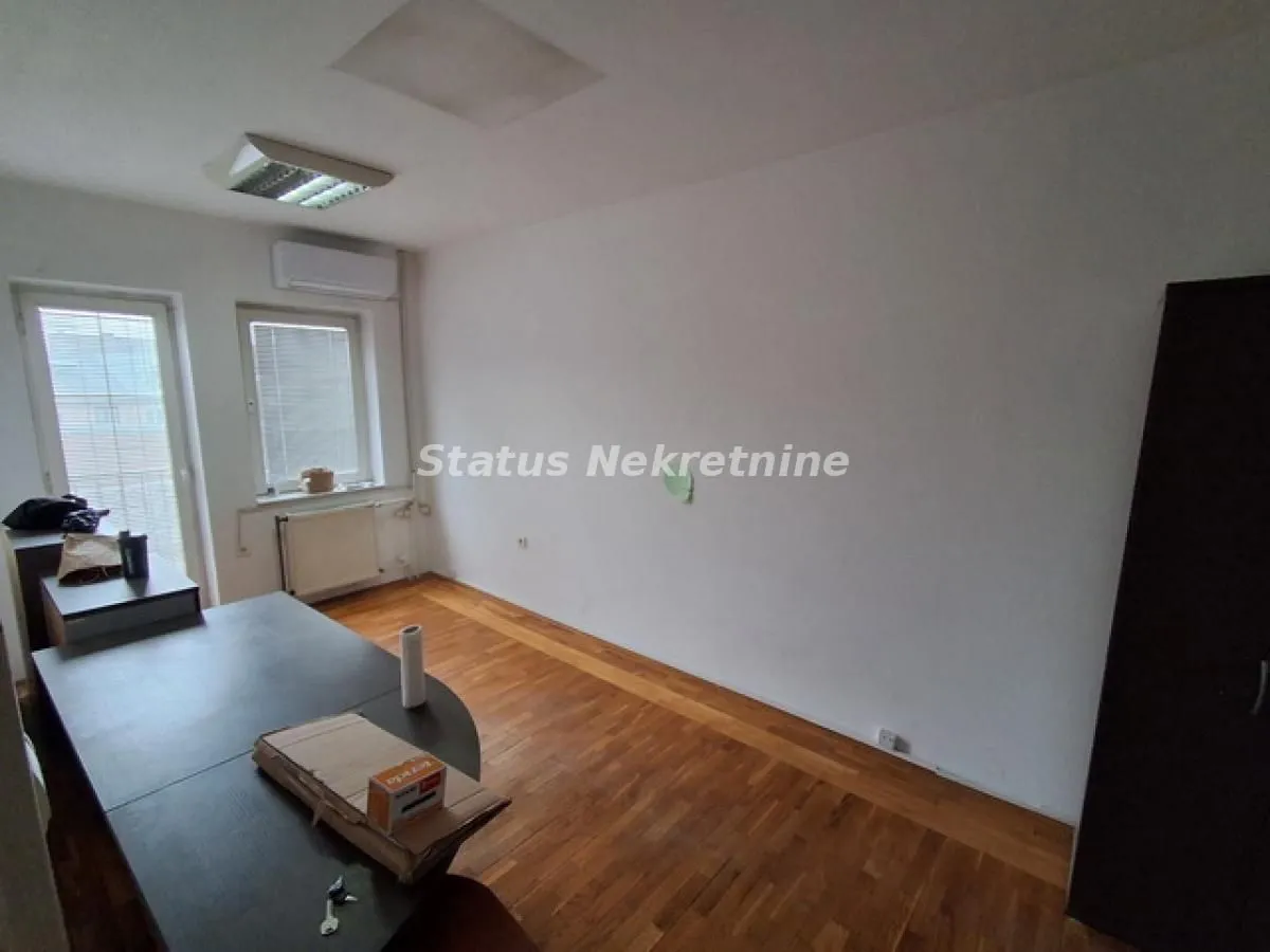 Izdavanje, stan, 170m², Centar, Novi Sad
