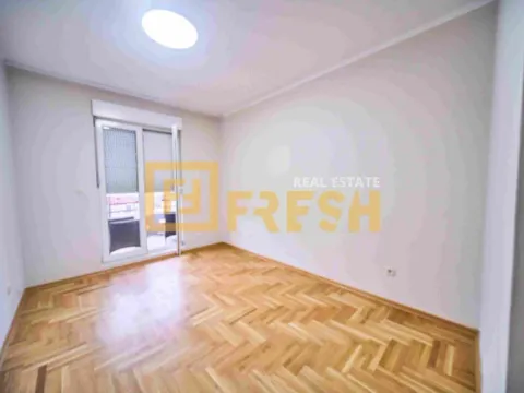 Prodaja, trosoban stan, 112m², Stari Aerodrom, Podgorica - image 14