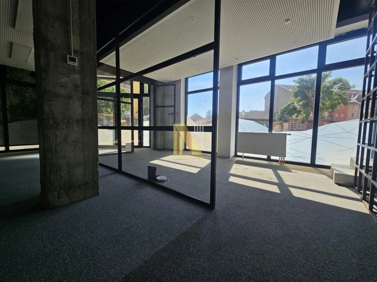 Rent, office space, 527m², Podbara, Novi Sad Sve Podlokacije