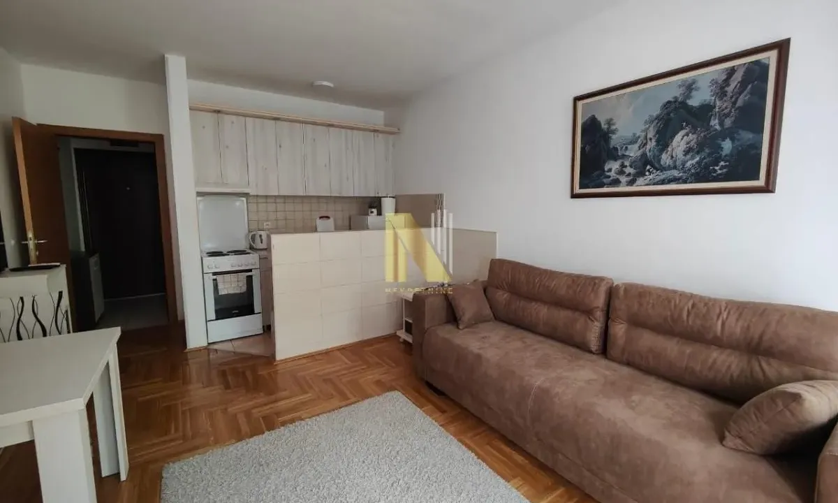 Izdavanje, garsonjera, 26m², Rotkvarija, Novi Sad Sve Podlokacije