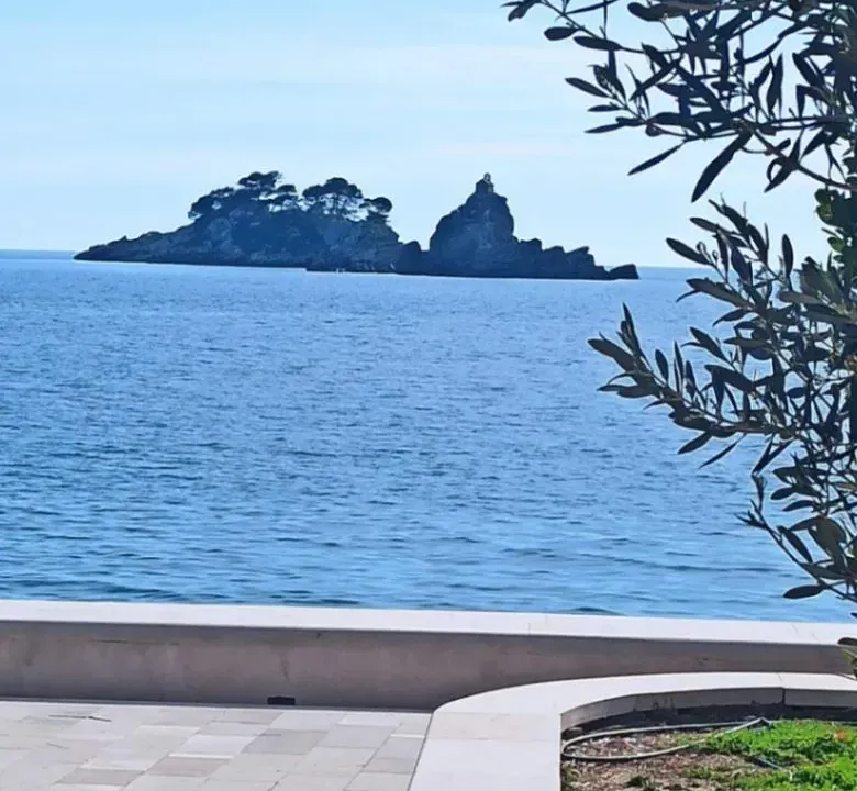 Prodaja, petosoban stan, 212m², Petrovac, Budva