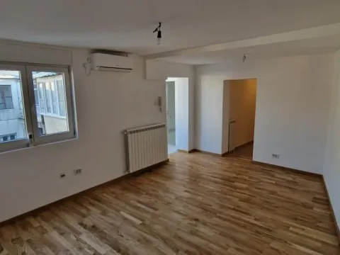 Prodaja, trosoban stan, 58m², Vračar Sve Podlokacije, Beograd