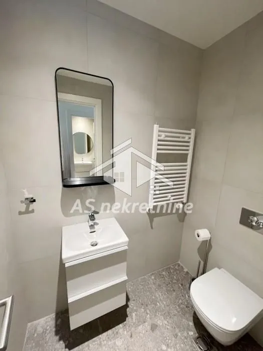 Izdavanje, četvorosoban stan, 152m², Savski Venac, Beograd