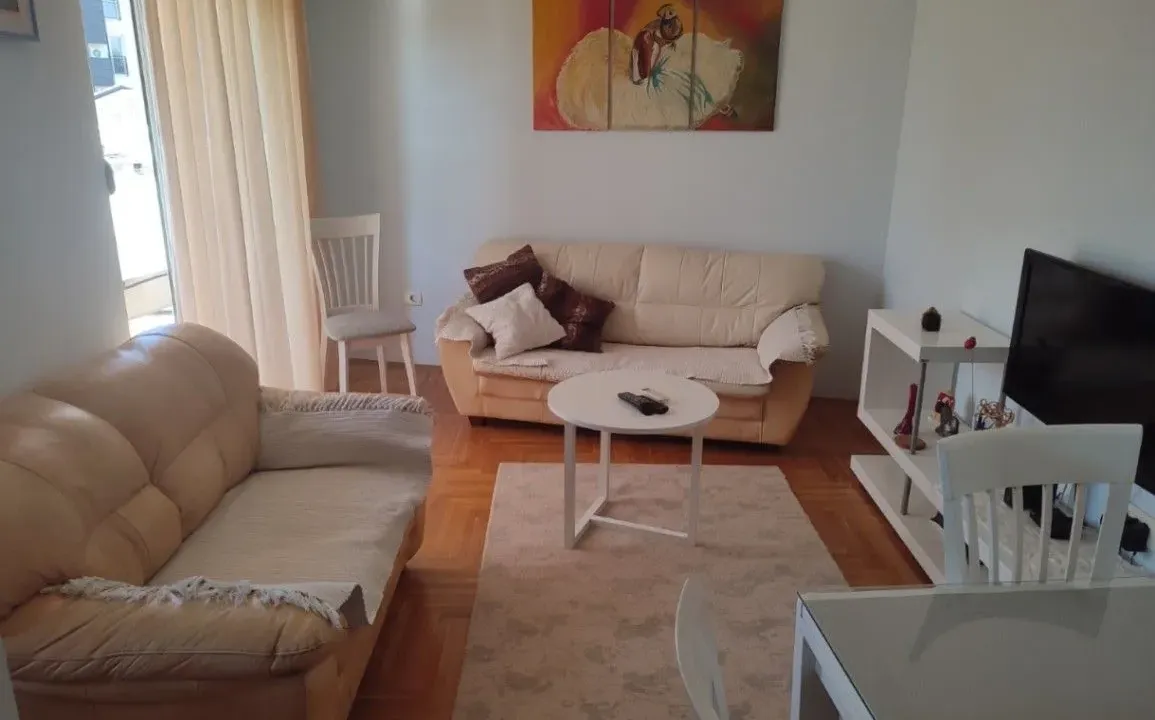 Izdavanje, jednosoban stan, 40m², Pobrežje, Podgorica