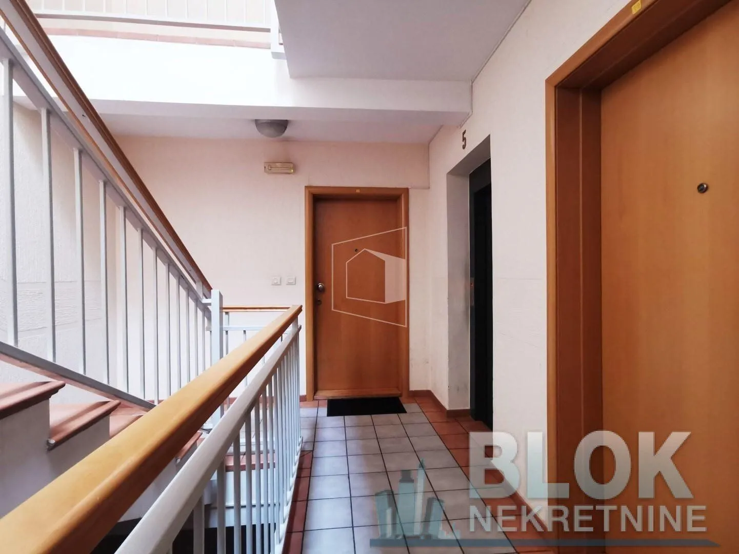 Izdavanje, trosoban stan, 87m², Preko Morače, Podgorica