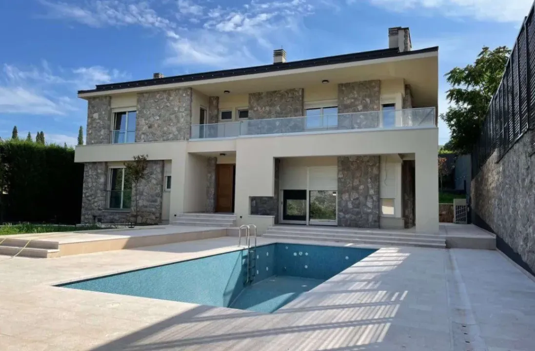 Prodaja, kuća, 492m², Mareza, Podgorica