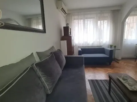 Izdavanje, trosoban stan, 88m², Stari Grad, Beograd - image 2