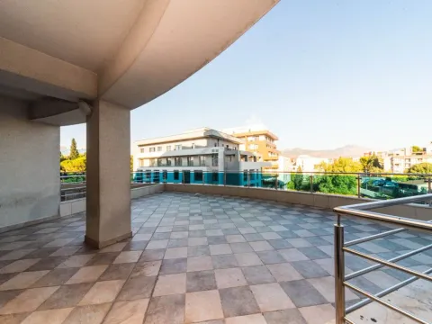 Izdavanje, dvosoban stan, 124m², Centar, Podgorica - image 18