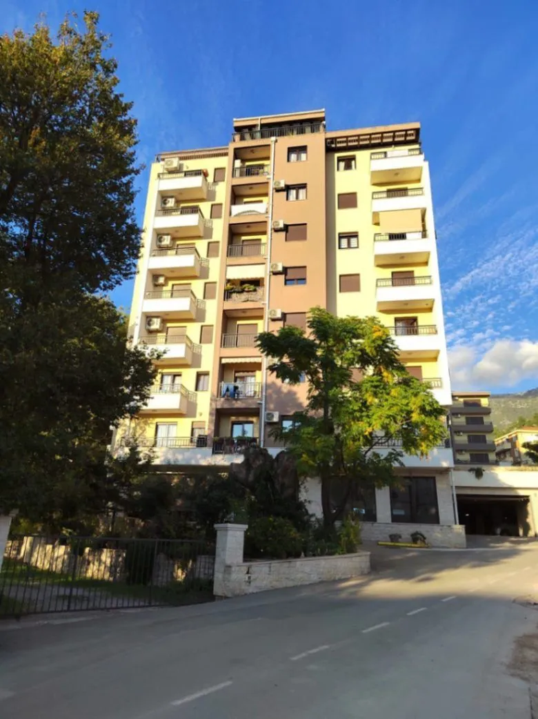Sale, two bedroom apartment, 70m², Lazi, Budva