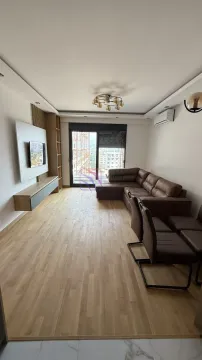 Dnevna soba sa garniturom, TV komodom i izlazom na terasu. - image 2
