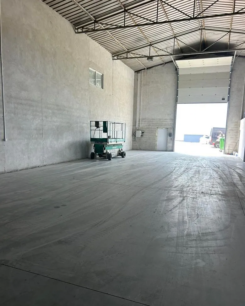 Izdavanje, poslovni prostor, 280m², Zemun Sve Podlokacije, Beograd