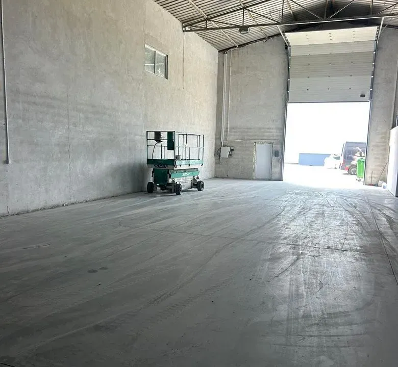 Izdavanje, poslovni prostor, 280m², Zemun Sve Podlokacije, Beograd