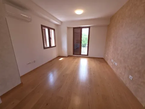 Izdavanje, jednosoban stan, 42m², Pod Goricom, Podgorica - image 12