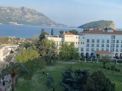 Izdavanje, jednosoban stan, 70m², Centar, Budva - image 9