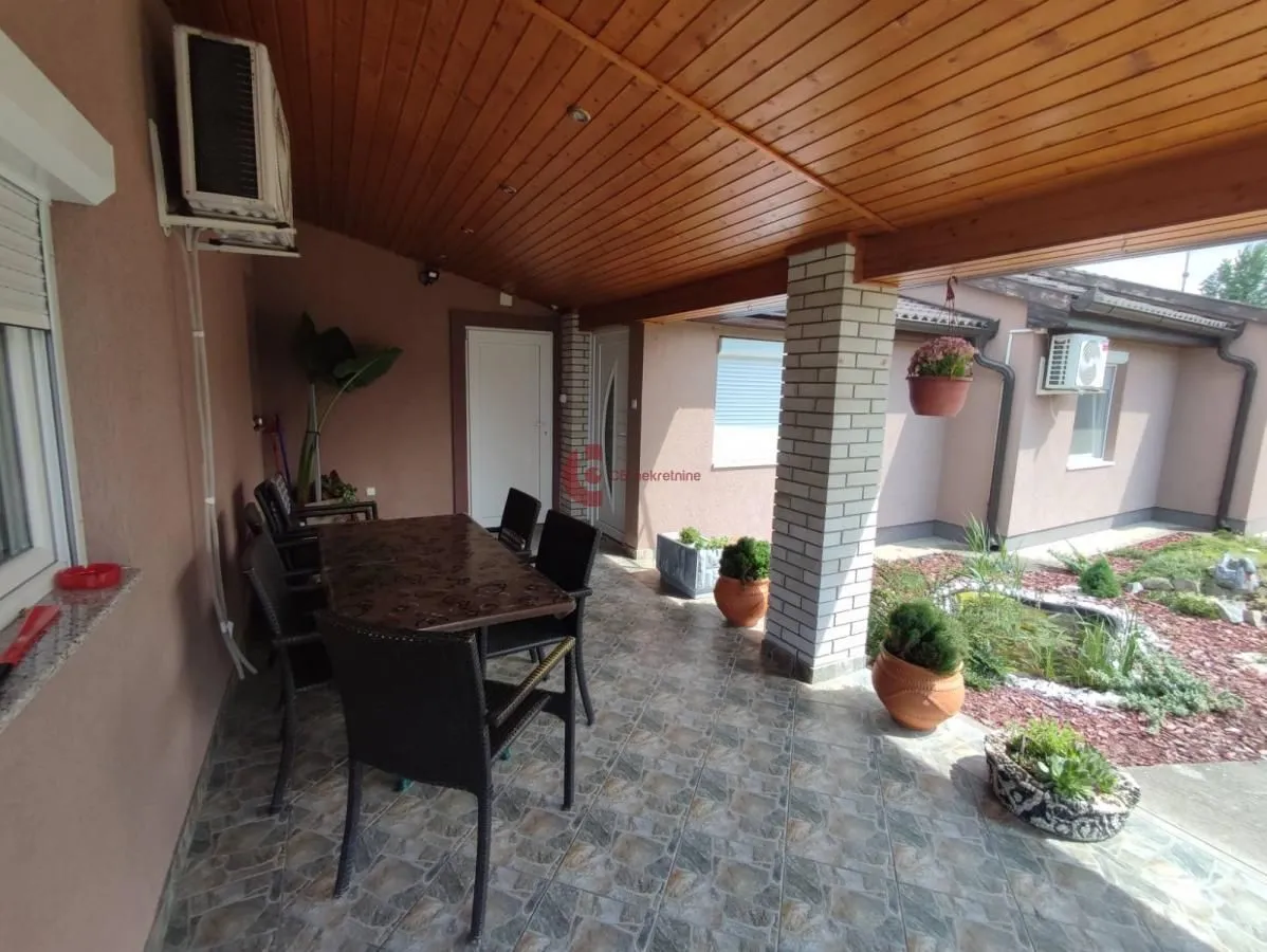 Prodaja, kuća, 313m², Peščara, Subotica