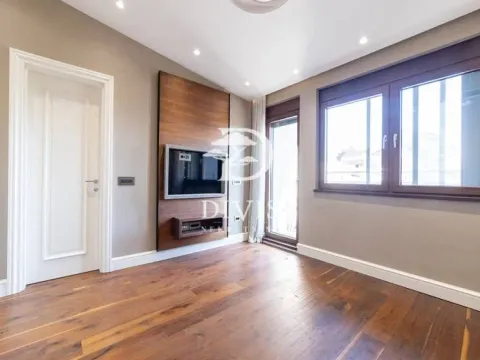 Prodaja, četvorosoban stan, 152m², Vračar Hram, Vračar Sve Podlokacije - image 17