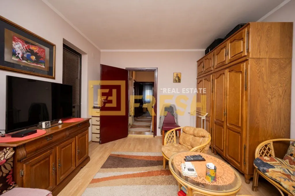 Prodaja, kuća, 140m², Pobrežje, Podgorica