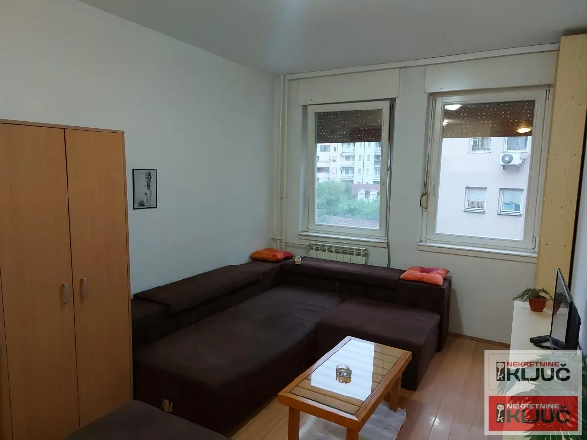 Prodaja, garsonjera, 22m², Bulevar Oslobodjenja, Novi Sad Sve Podlokacije