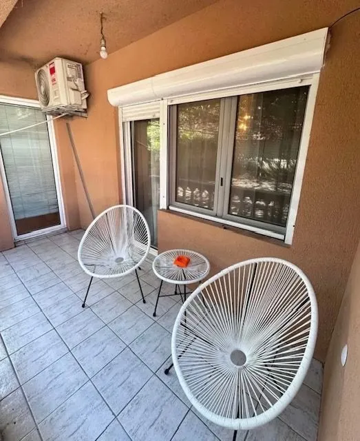 Izdavanje, dvosoban stan, 100m², Tološi, Podgorica
