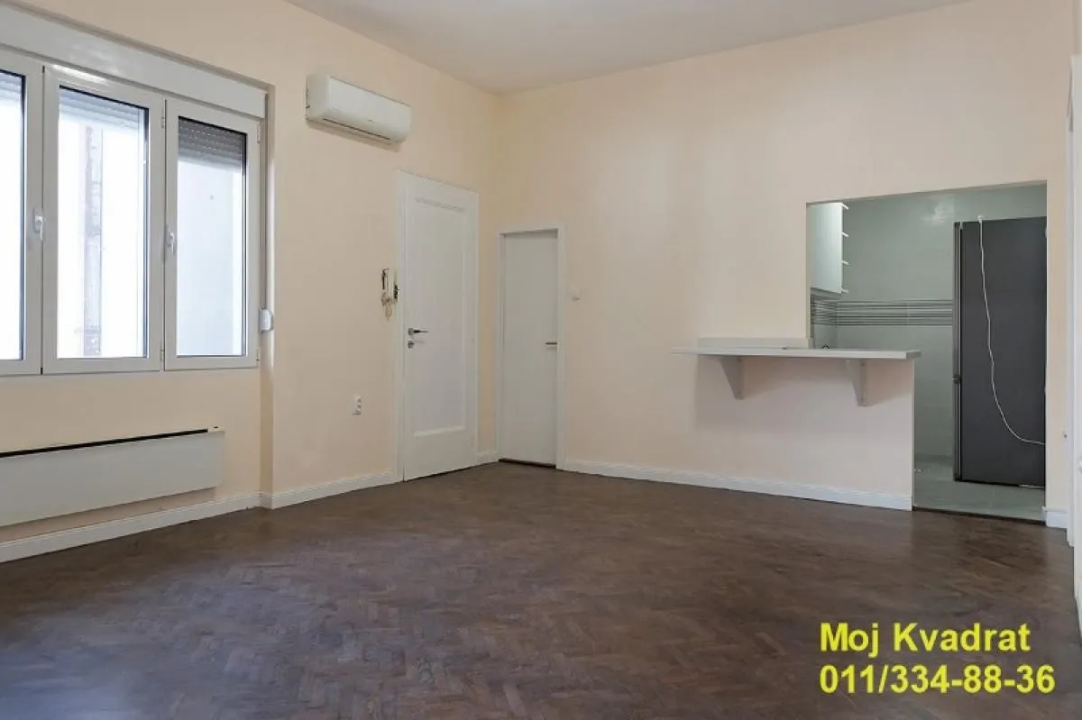 Izdavanje, četvorosoban stan, 105m², Zemun Centar, Zemun Sve Podlokacije