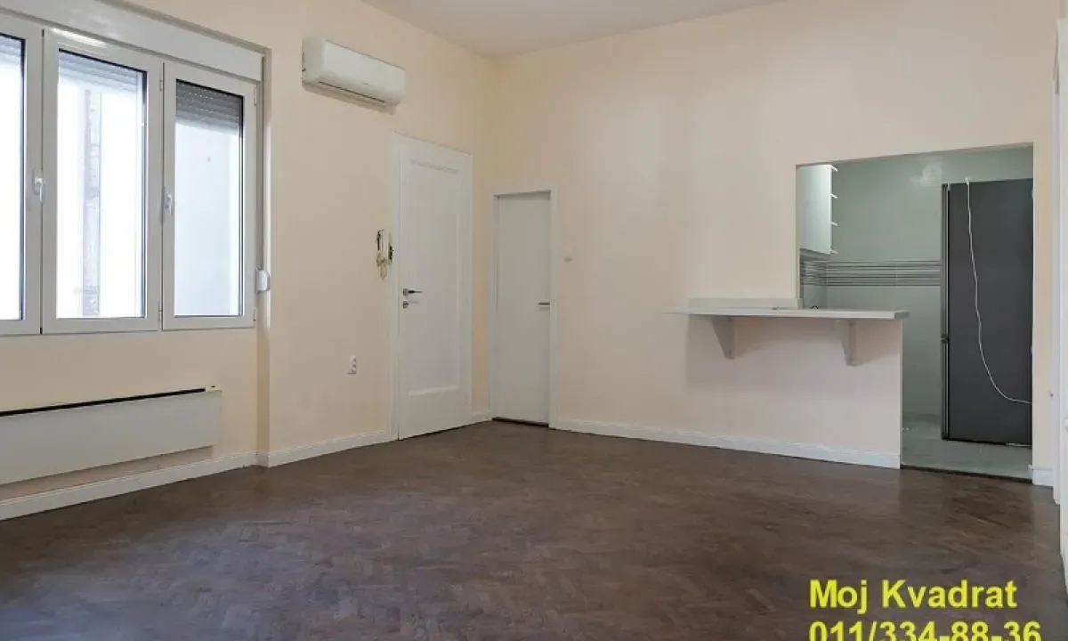 Izdavanje, četvorosoban stan, 105m², Zemun Centar, Zemun Sve Podlokacije