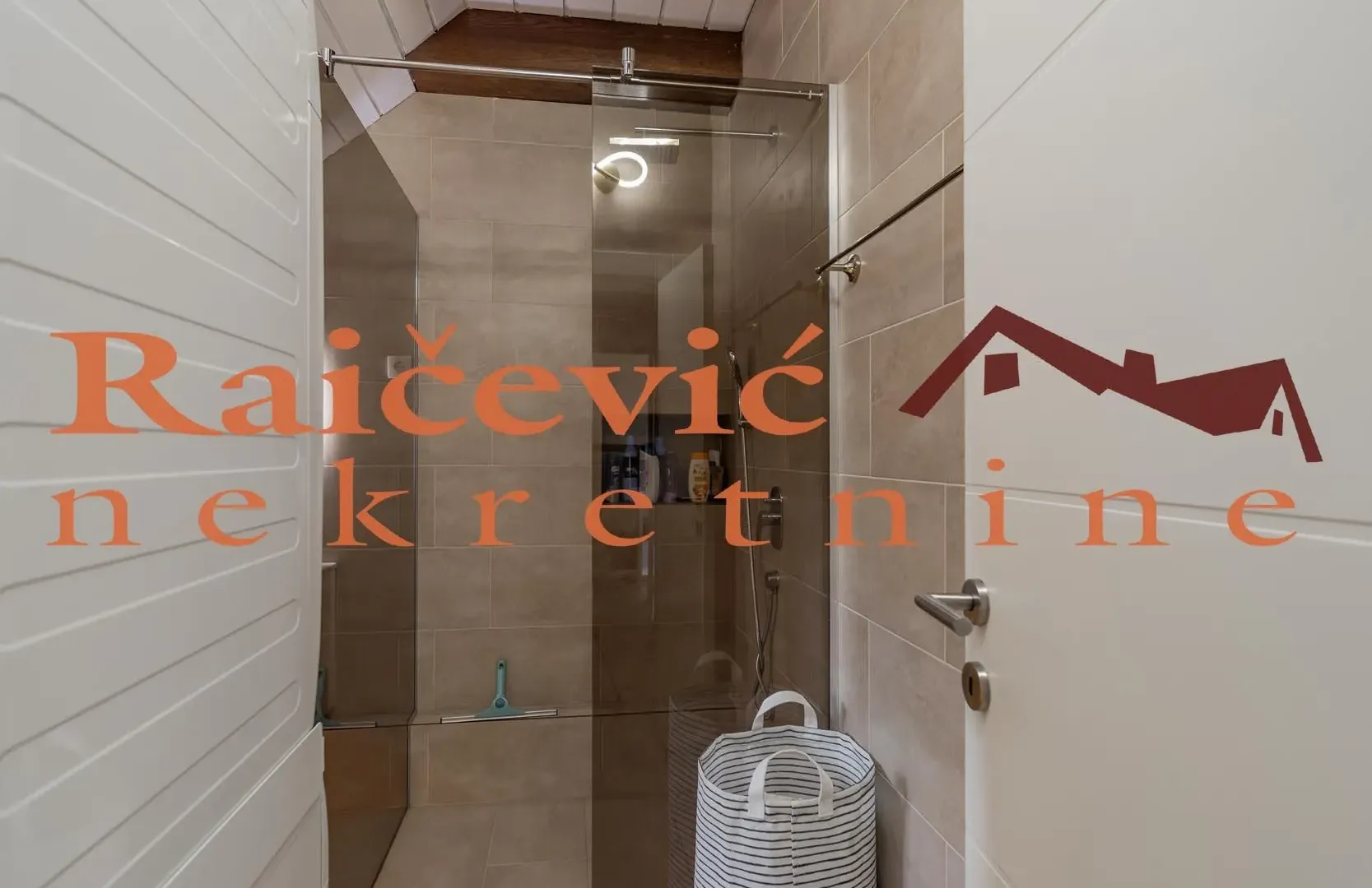 Izdavanje, kuća, 110m², Savski Venac, Beograd
