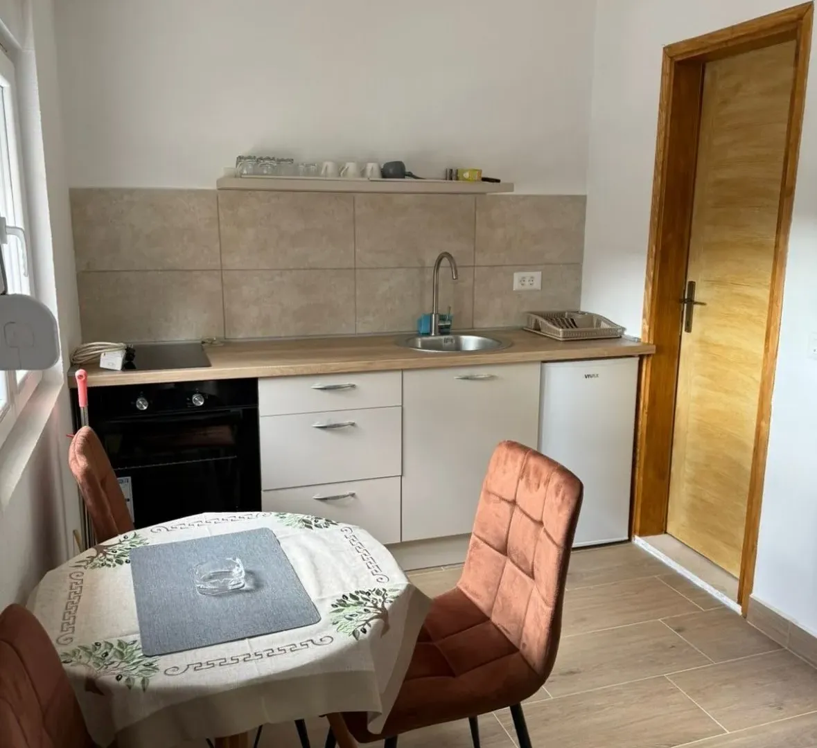 Rent, studio apartment, 30m², Gradiošnica, Tivat