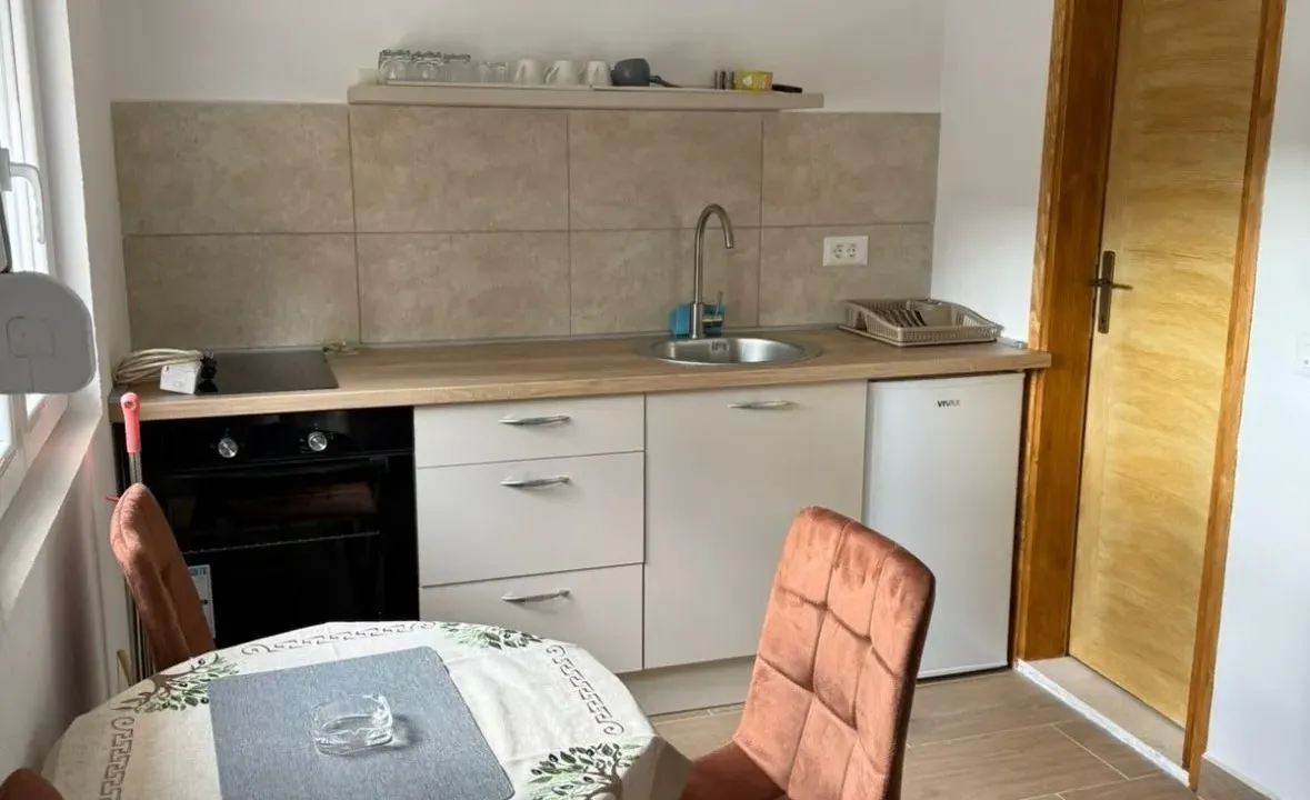 Izdavanje, garsonjera, 30m², Gradiošnica, Tivat