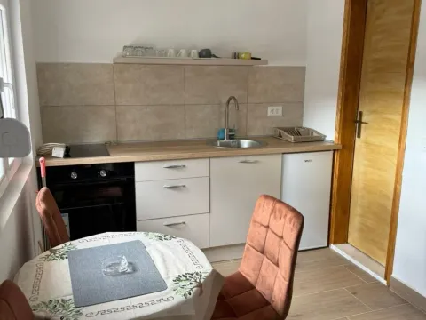 Rent, studio apartment, 30m², Gradiošnica, Tivat - image 1