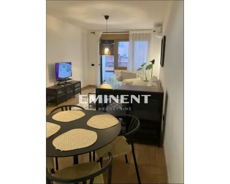 Dnevna soba sa trpezarijom i izlazom na terasu. - image 2
