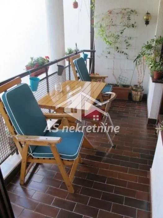 Izdavanje, trosoban stan, 90m², Savski Venac, Beograd