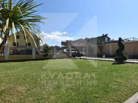 Izdavanje, četvorosoban stan, 150m², Stari Aerodrom, Podgorica - image 18