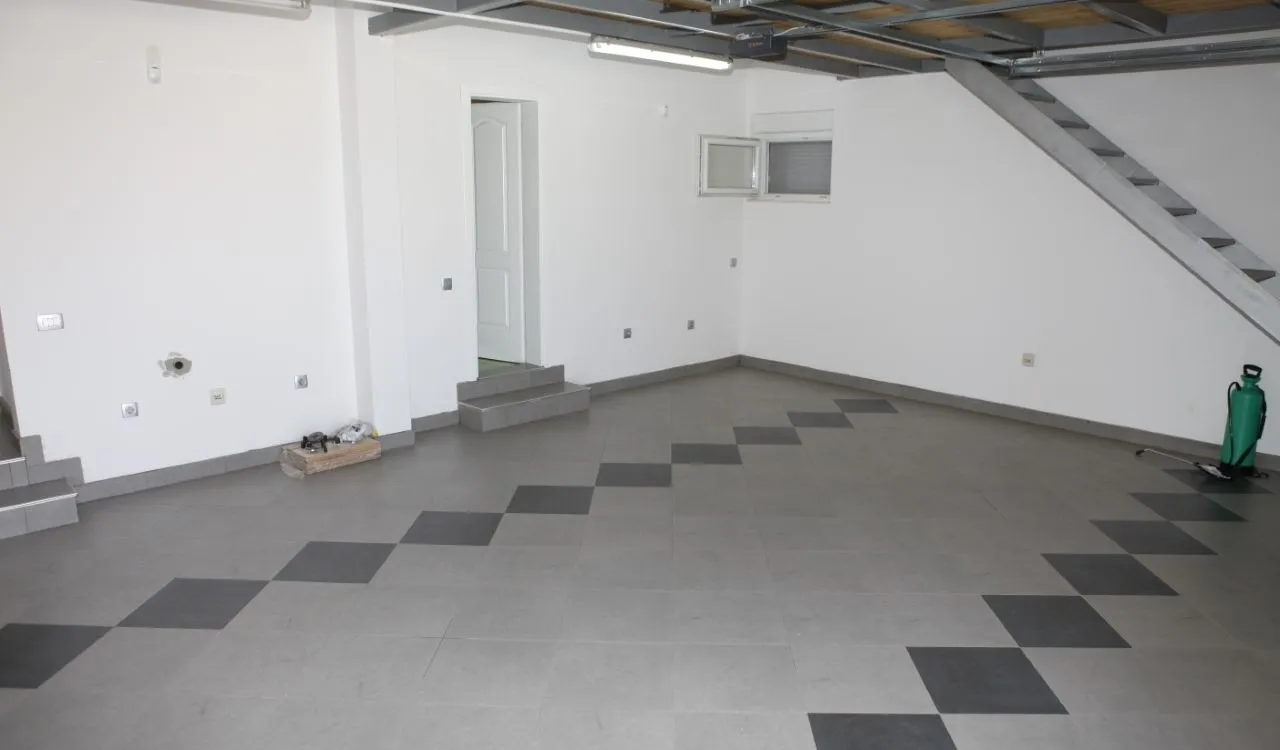 Rent, house, 250m², Donji Kokoti, Podgorica