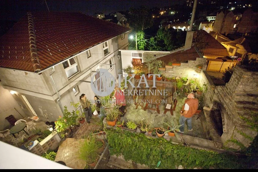 Izdavanje, četvorosoban stan, 158m², Đeram Pijaca, Beograd