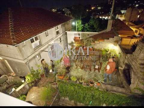 Izdavanje, četvorosoban stan, 158m², Đeram Pijaca, Beograd