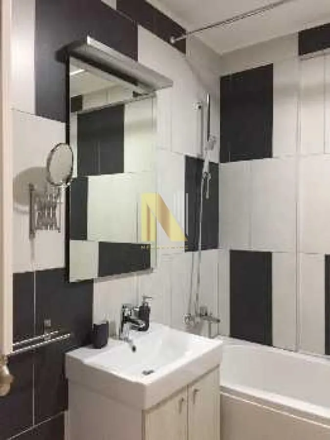 Izdavanje, dvosoban stan, 45m², Centar, Novi Sad