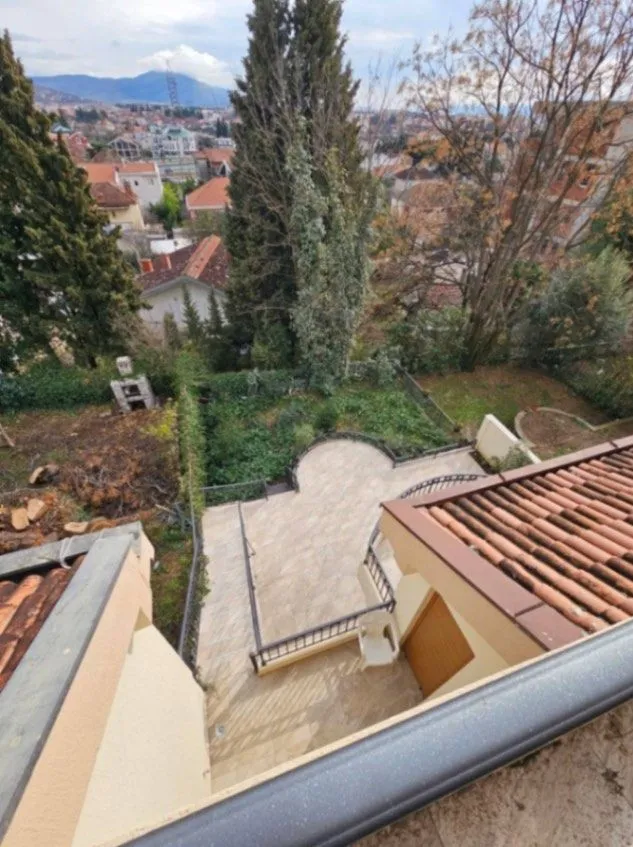 Prodaja, kuća, 400m², Gorica C, Podgorica