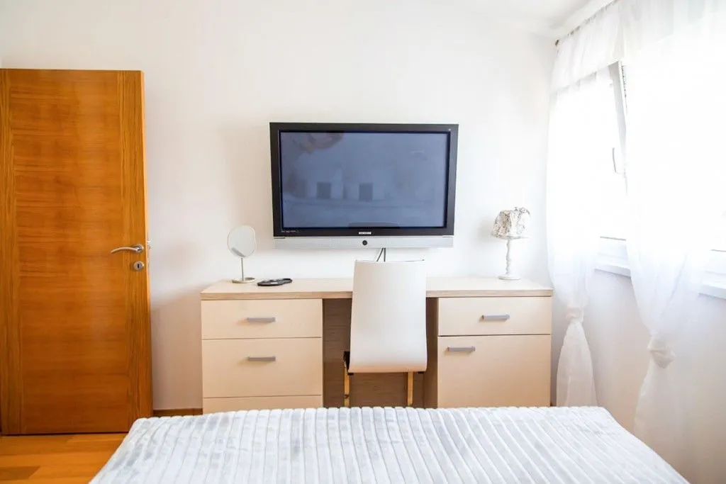 Izdavanje, jednosoban stan, 50m², Blok 9, Podgorica