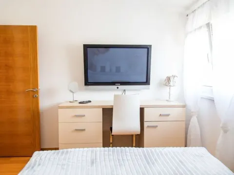 Izdavanje, jednosoban stan, 50m², Blok 9, Podgorica - image 4