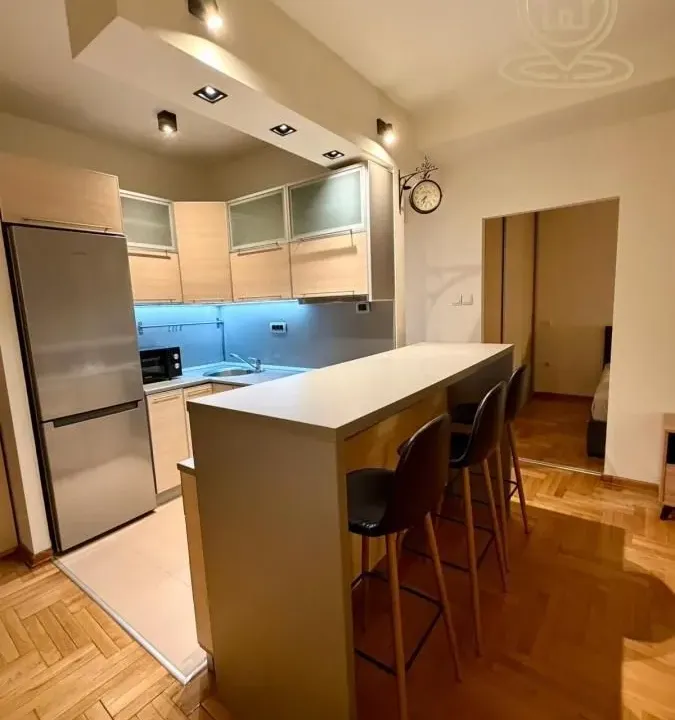 Izdavanje, dvosoban stan, 48m², Stari Grad, Beograd
