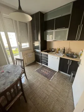 Kuhinja sa trpezarijskim dijelom i izlazom na terasu. - image 4