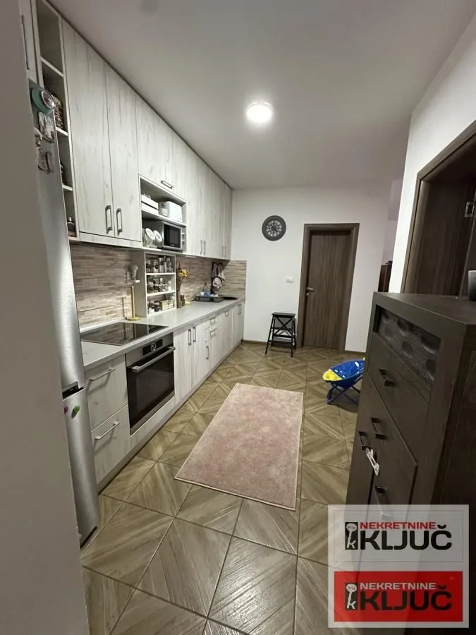 Prodaja, trosoban stan, 75m², Veternik, Novi Sad Sve Podlokacije