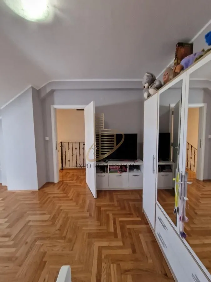 Prodaja, četvorosoban stan, 120m², Nova Detelinara, Novi Sad Sve Podlokacije