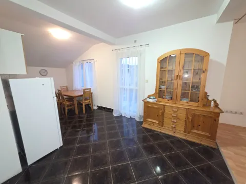 Izdavanje, trosoban stan, 75m², Zagorič, Podgorica - image 4