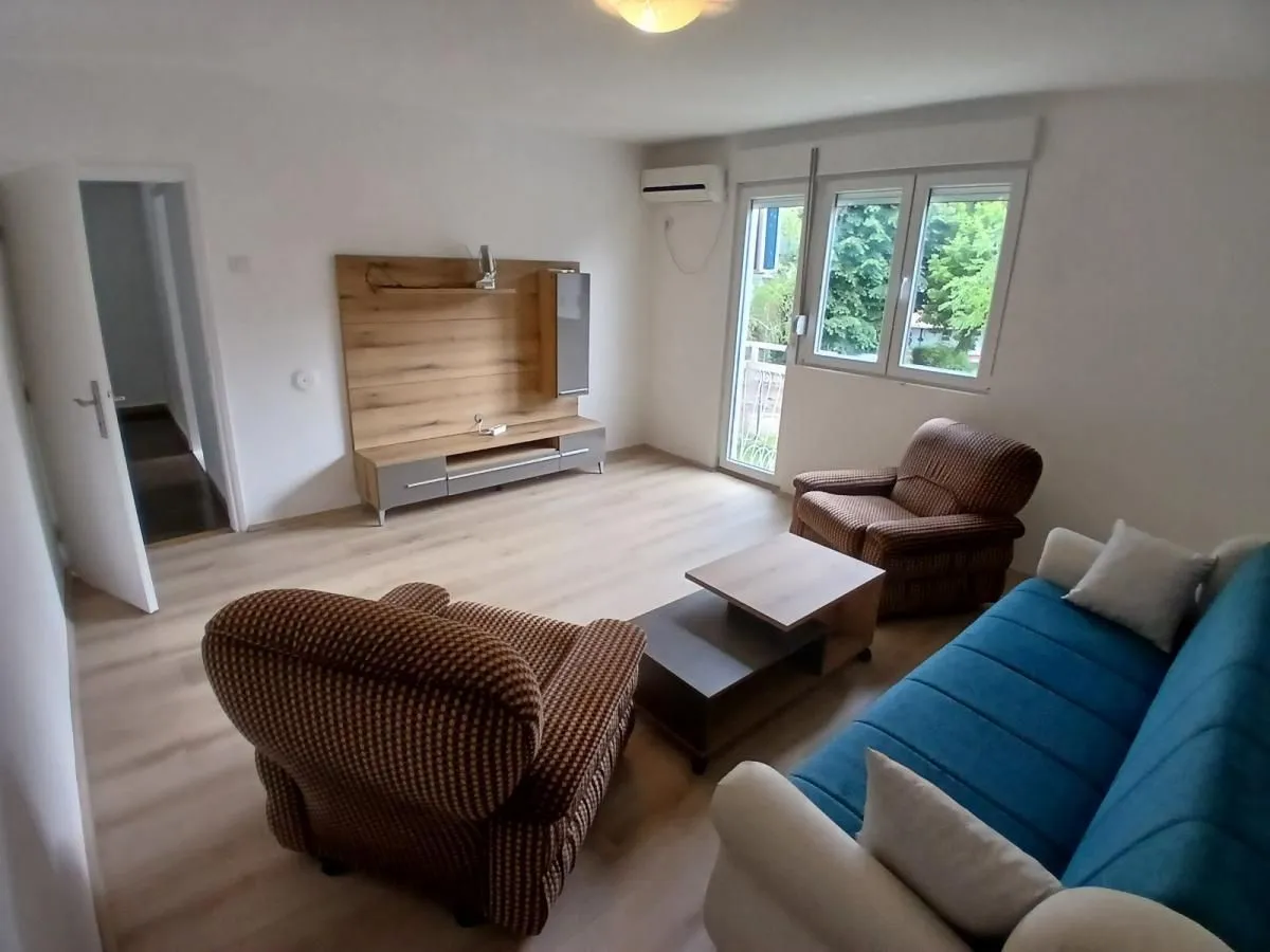 Izdavanje, dvosoban stan, 58m², Vašarište, Jagodina
