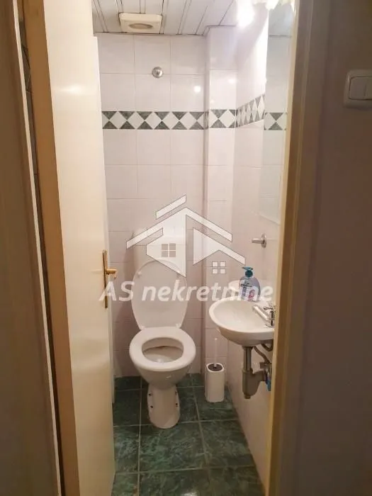 Izdavanje, trosoban stan, 70m², Novi Beograd Blok 33, Novi Beograd Sve Podlokacije
