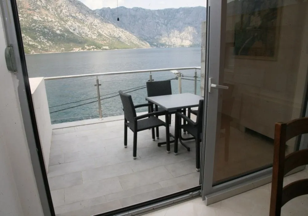 Prodaja, četvorosoban stan, 150m², Kotor, Crna Gora