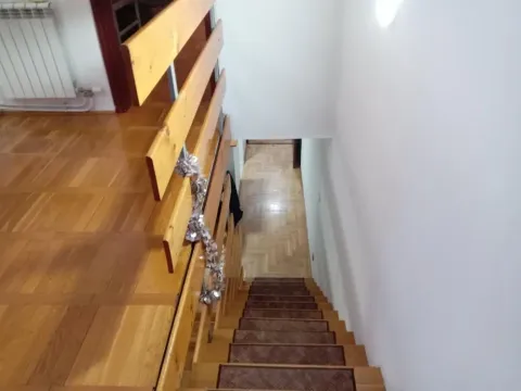 Prodaja, kuća, 108m², Uciteljsko Naselje, Zvezdara Sve Podlokacije - image 3