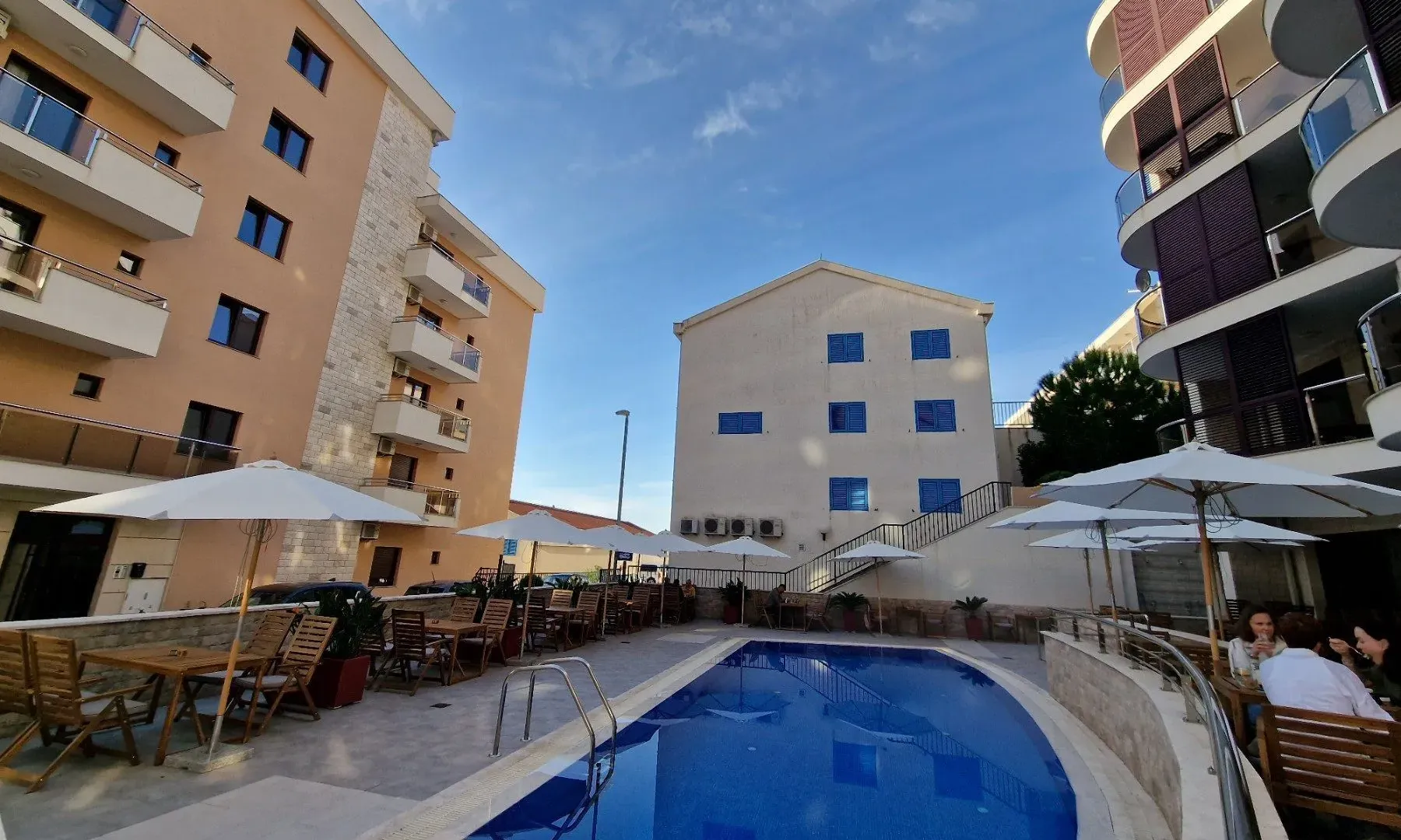 Izdavanje, jednosoban stan, 87m², Bečići, Budva