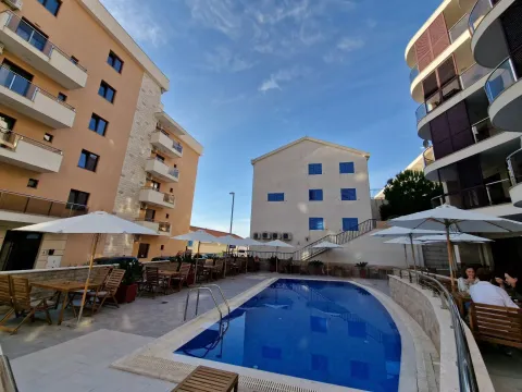 Rent, one bedroom apartment, 87m², Bečići, Budva - image 21